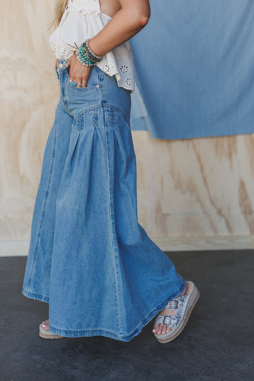 Brookside Pleated Wide Leg Jeans - Light Wash
