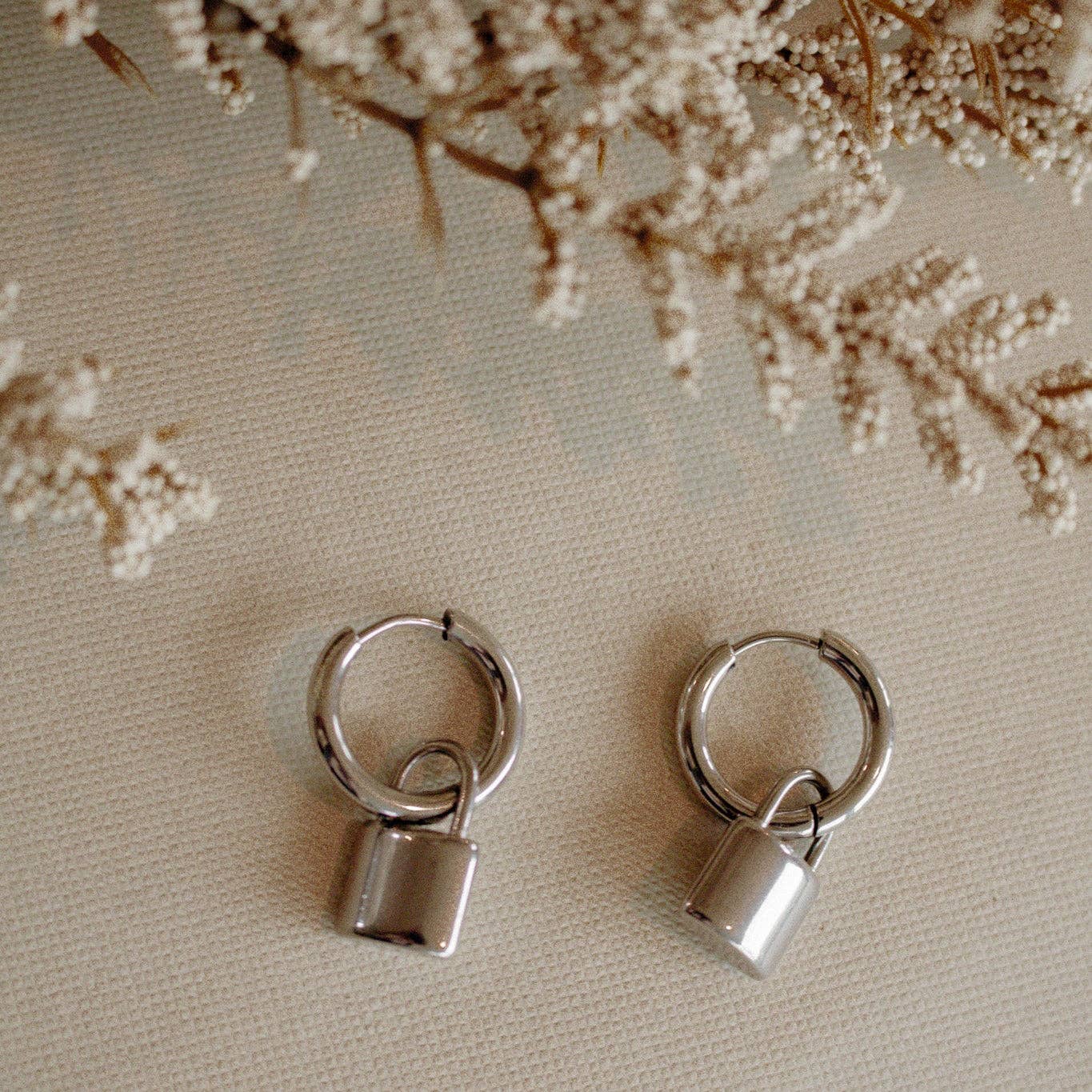 lock huggies