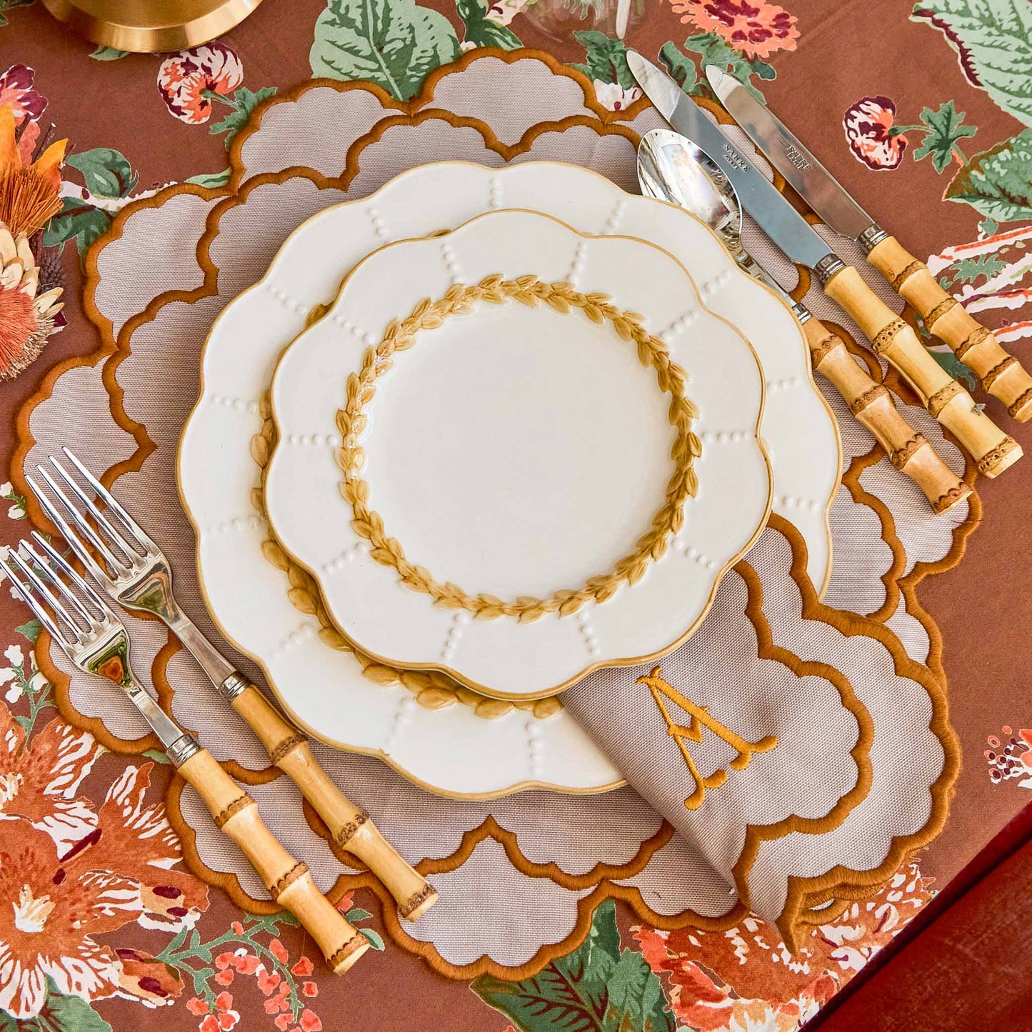 Putty Laurel Dinner & Starter Plates (Set of 8)